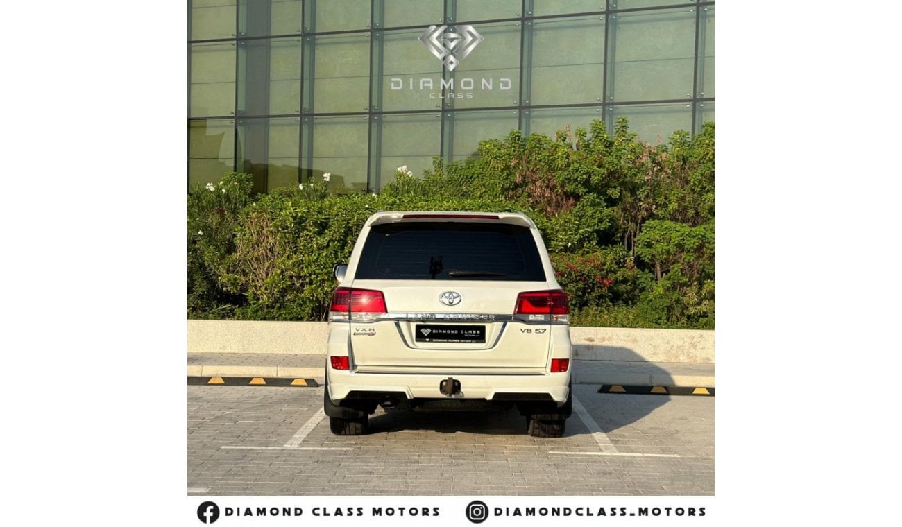 تويوتا لاند كروزر Toyota Land Cruiser VXR Full option  GCC  Under Warranty  Full Service History