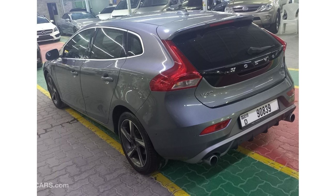 Volvo V40 R Design