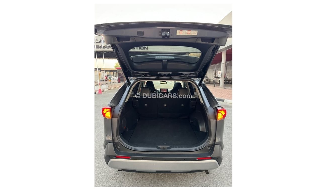 Toyota RAV4 2019 LIMITED AWD SUNROOF UAE PASS