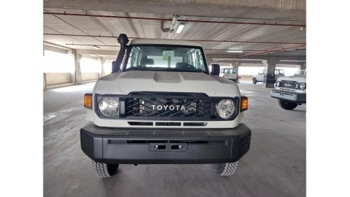 Toyota Land Cruiser Hard Top LC78 4.2L DSL 4X4 M/T (3 DOOR)