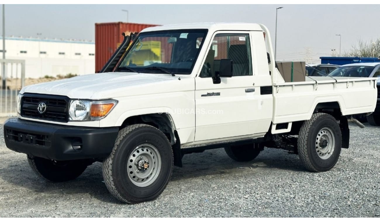 Toyota Land Cruiser Pick Up 79 4.2L SC 3STR DSL 2 AIRBAG & ABS MT (EXPORT ONLY)