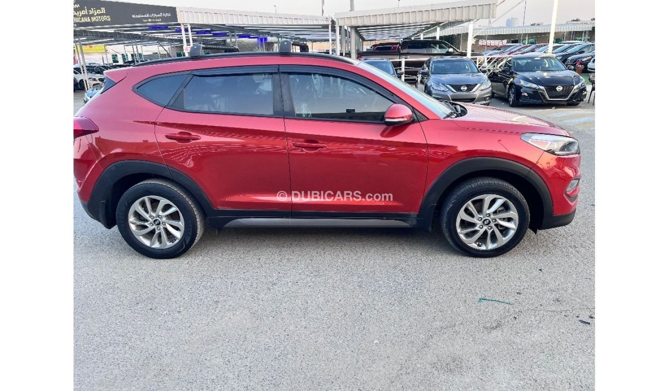 Hyundai Tucson Hyundai Tucson, model 2016, customs papers, 1600 cc engine