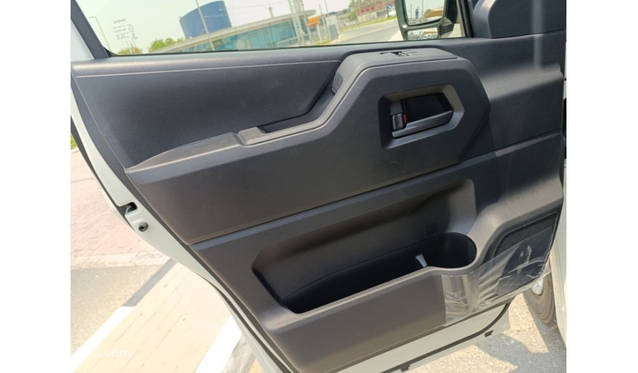 تويوتا هاياس HiAce 3.5L AUTOMATIC 3 Point  Seats Belt ( READY STOCK )