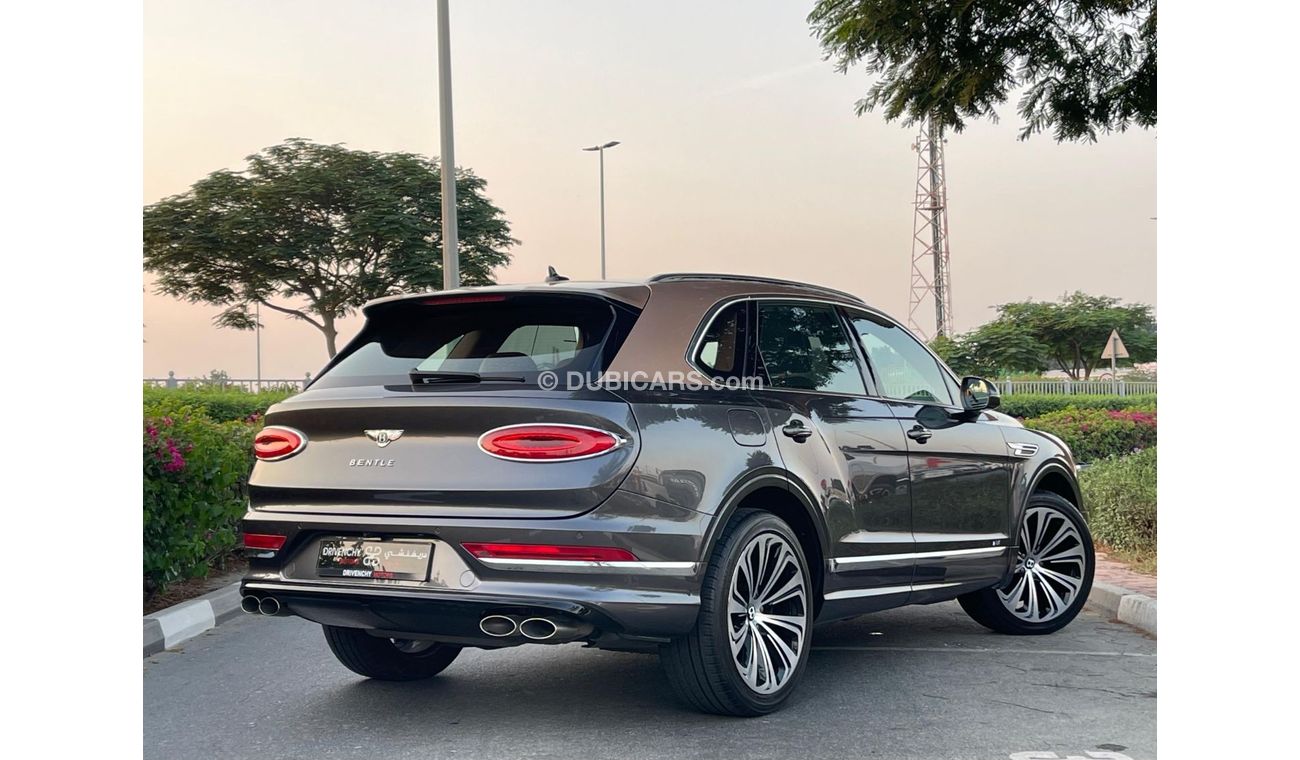 Bentley Bentayga Signature Very clean title , no accident , spiceal order color , under warranty , gcc