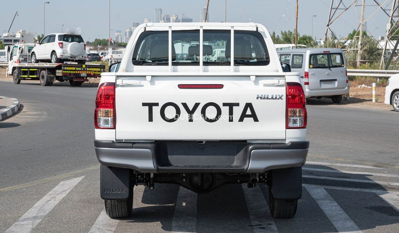 Toyota Hilux Toyota hilux 2.4L DIESEL basic option MY2204