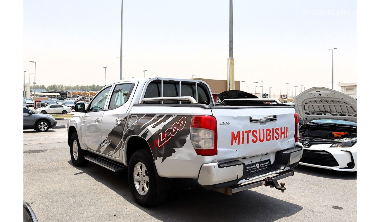 Mitsubishi L200 GLS ACCIDENTS FREE  - GCC - ORIGINAL PAINT - PETROL - 4WD - PERFECT CONDITION INSIDE OUT