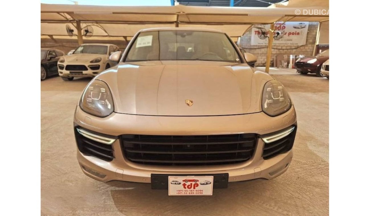 Porsche Cayenne Turbo PORSCHE CAYENNE TURBO 4.8L GCC 2015 WITH PADDLE SHIFT AND PANORAMIC ROOF IN EXCELLENT CONDITION