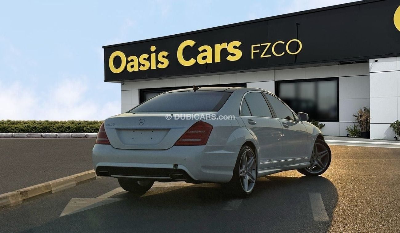 Mercedes-Benz S 500 AMG 4.7L V8 AMG GCC 2013 In Good Condition