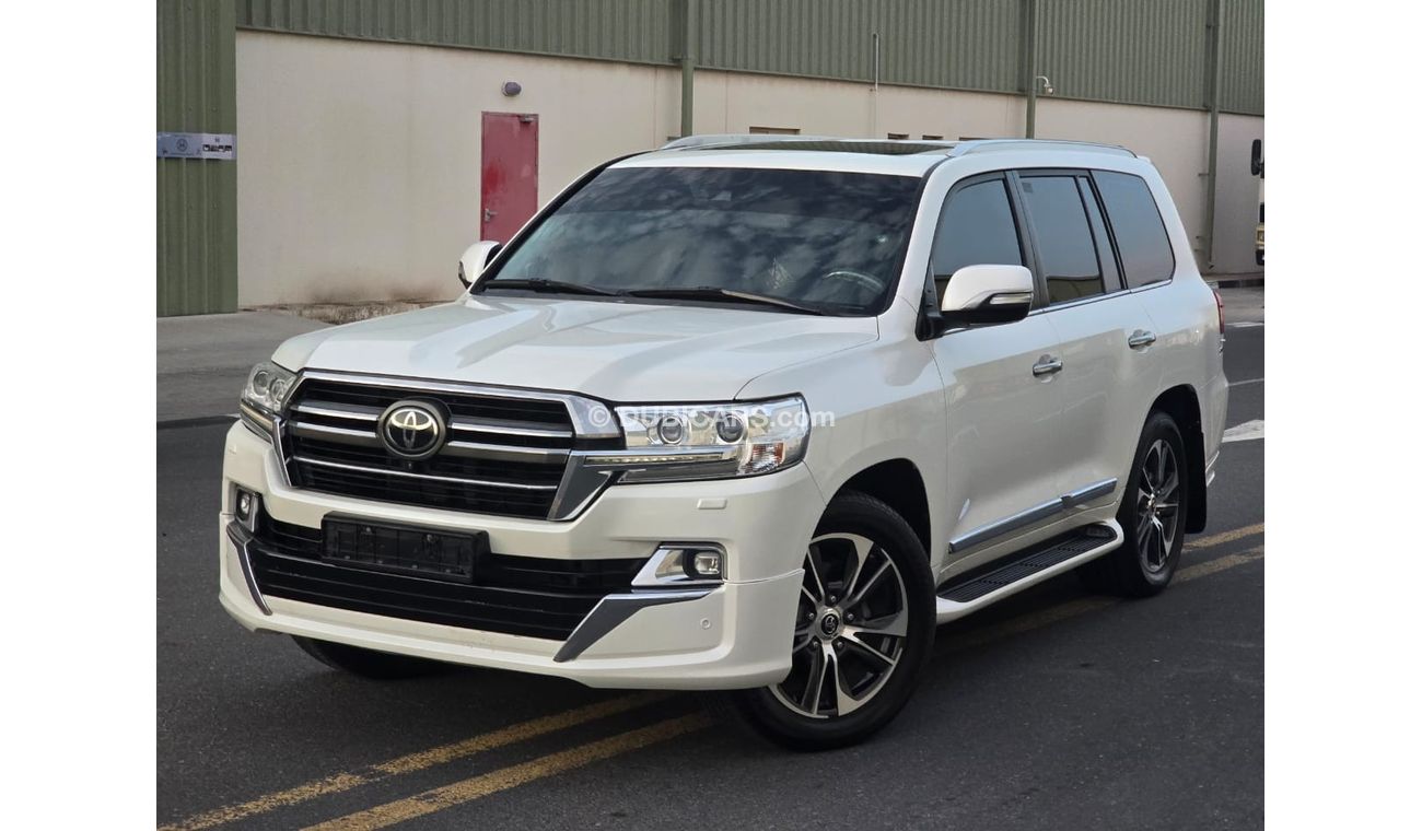 تويوتا لاند كروزر VXR 5.7L 4WD Toyota Land Cruiser VXR 5.7 S