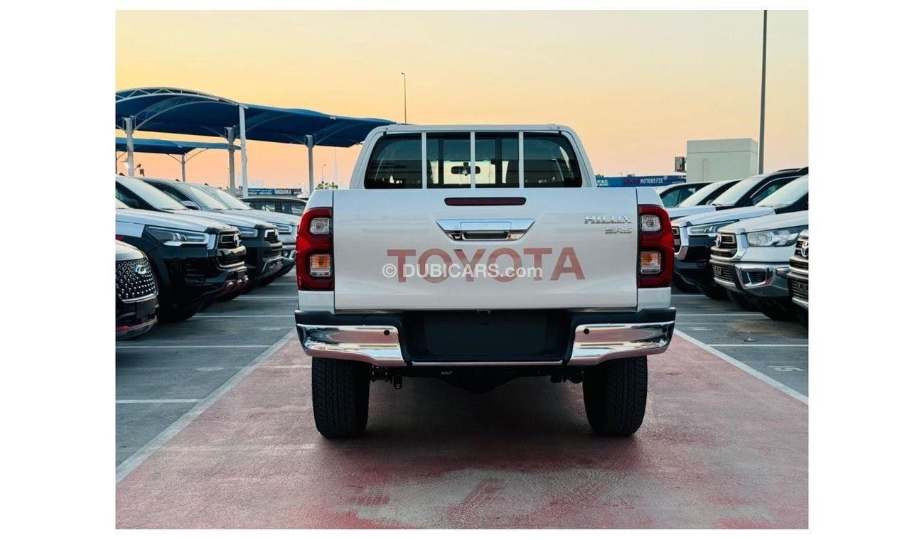 تويوتا هيلوكس TOYOTA HILUX 4.0 AT FENDER WHITE 2025