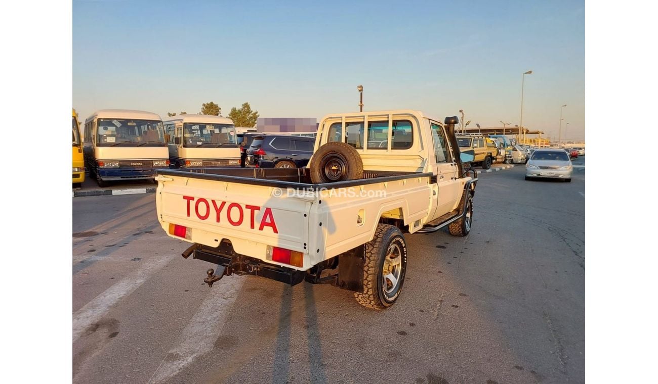 Toyota Land Cruiser Pick Up TOYOTA LAND CRUISER PICK UP 4.2 L DIESEL MANUAL 1HZ ENGINE RIGHT HAND DRIVE(PM16898)