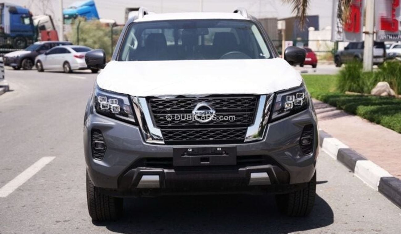 نيسان نافارا 2.5L PETROL 4X4 MANUAL FULL OPTION GCC