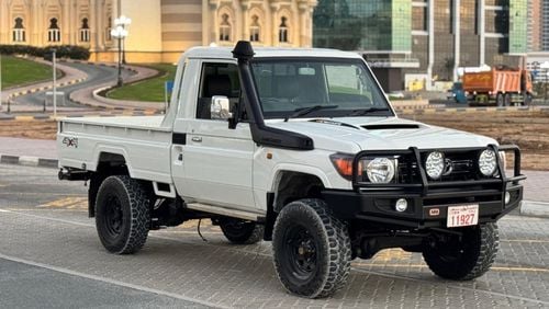 تويوتا لاند كروزر بيك آب Toyota Land Cruiser 1VD v8 manual diesel