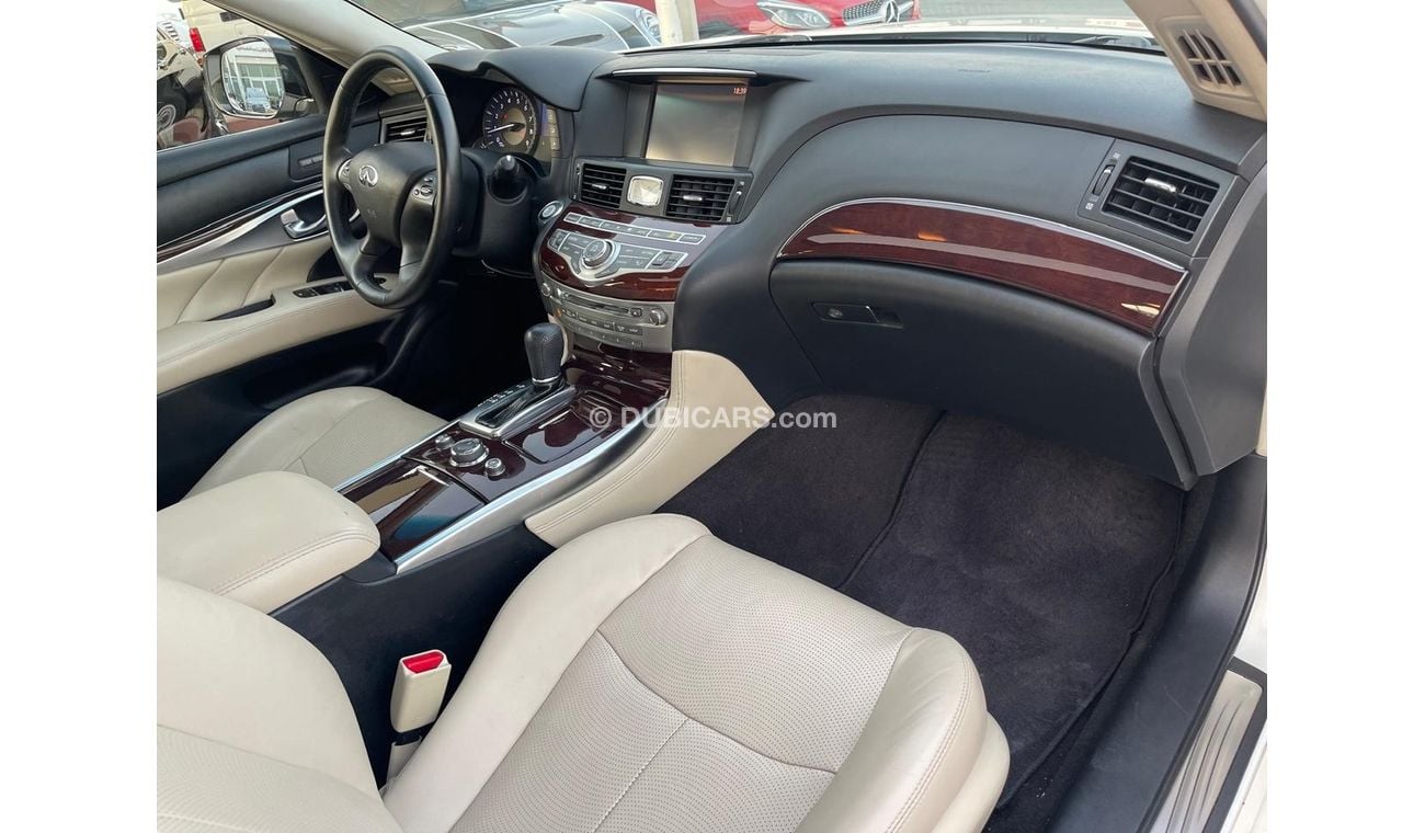 إنفينيتي Q70 Luxury Infiniti Q70_Gcc_2017_Excellent_Condition _Full option