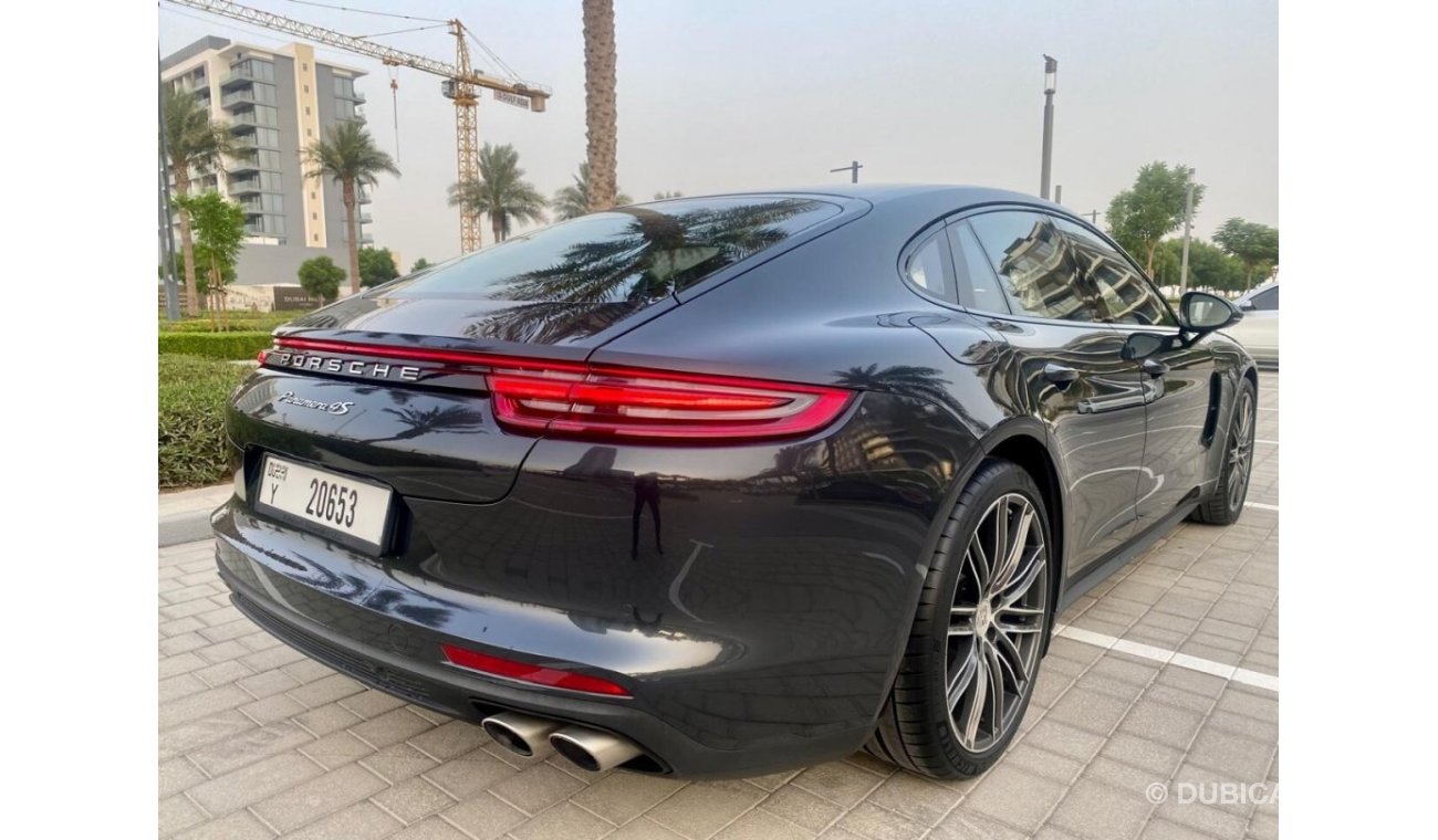 Porsche Panamera 4S