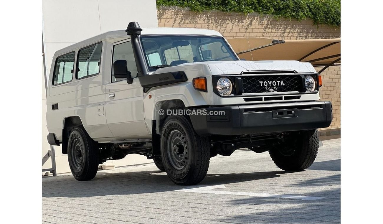 تويوتا لاند كروزر 70 New Toyota Land Cruiser Pick Up 4.0L Hard Top DLX M/T 2024