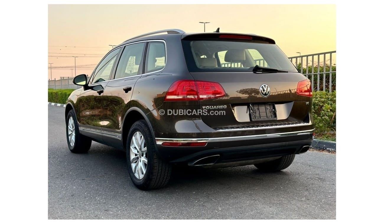 Volkswagen Touareg GCC, original paint, low mileage, clean car.