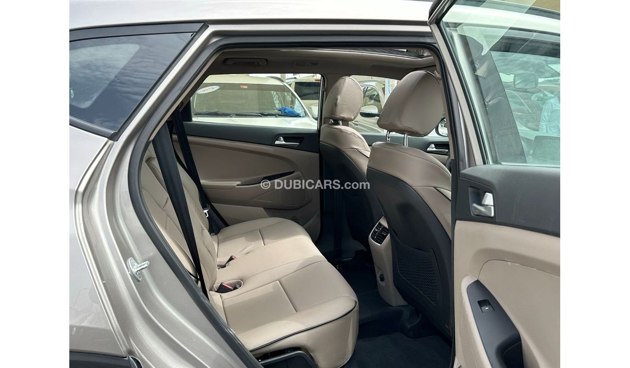 Hyundai Tucson Basic Panorama ACCIDENTS FREE - GCC - FULL OPTION - ENGINE 1600 CC - PANORAMIC SUNROOF