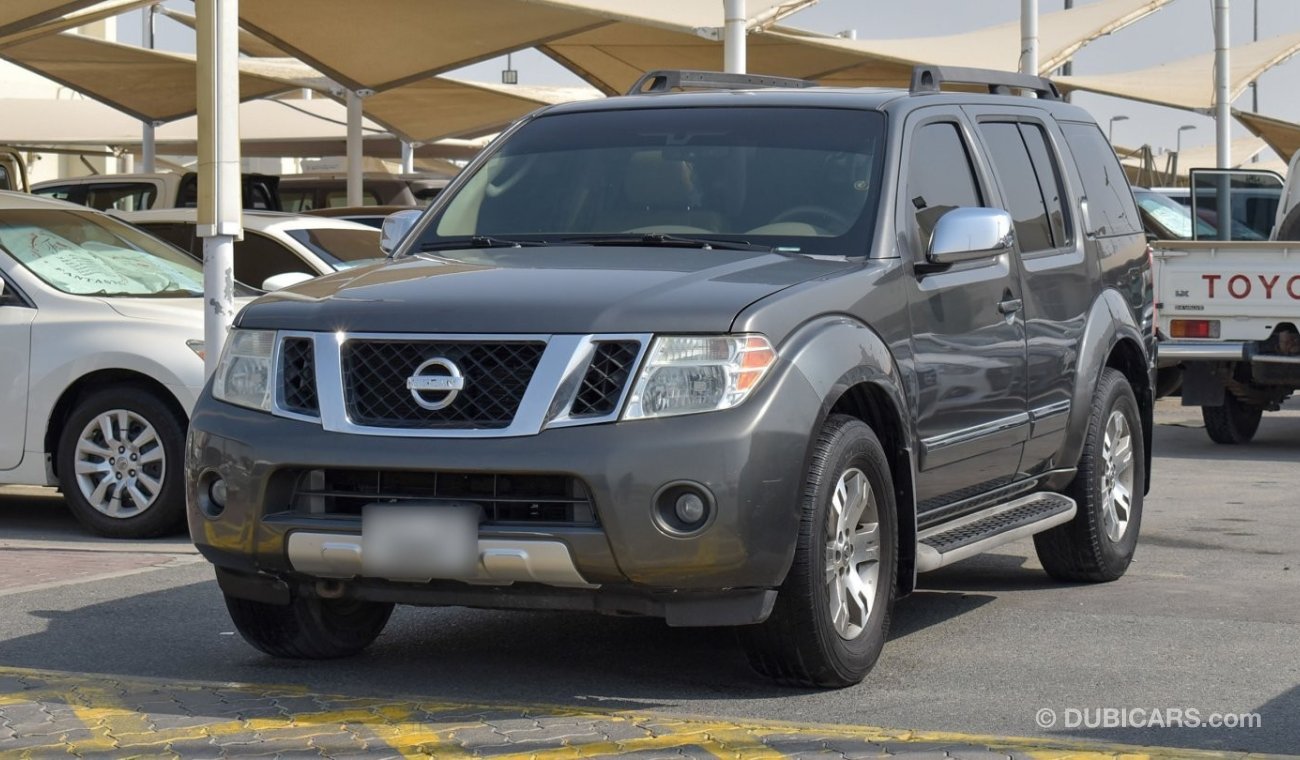 Nissan Pathfinder LE