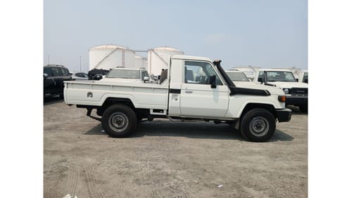 تويوتا لاند كروزر بيك آب Single Cab - 4.2L Diesel Manual - 6 Cylinders - White