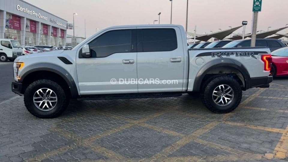 Used Ford Raptor 2017 for sale in Dubai - 558446