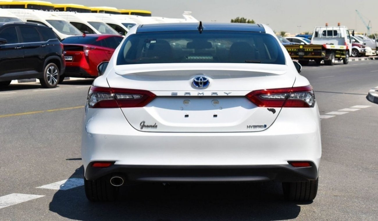 تويوتا كامري Brand New Camry Grande 2.5L Hybrid | 40th Anniv | White/Brown | 2023 Model | For Export Only