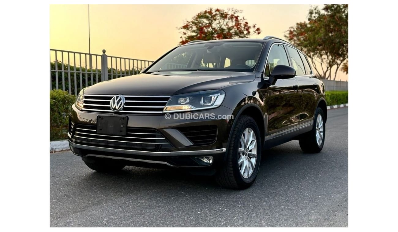 Volkswagen Touareg GCC, original paint, low mileage, clean car.