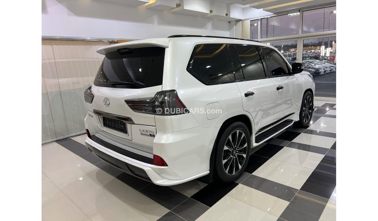 Lexus LX570 Black editionLEXUS570 S model 2021 under warranty GCC specifications only 46000km black edition