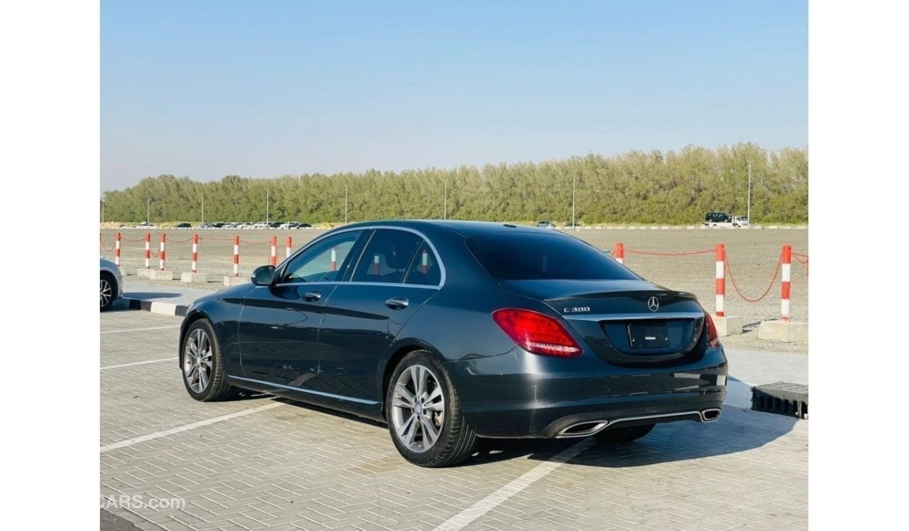 مرسيدس بنز C 300 لاكجري