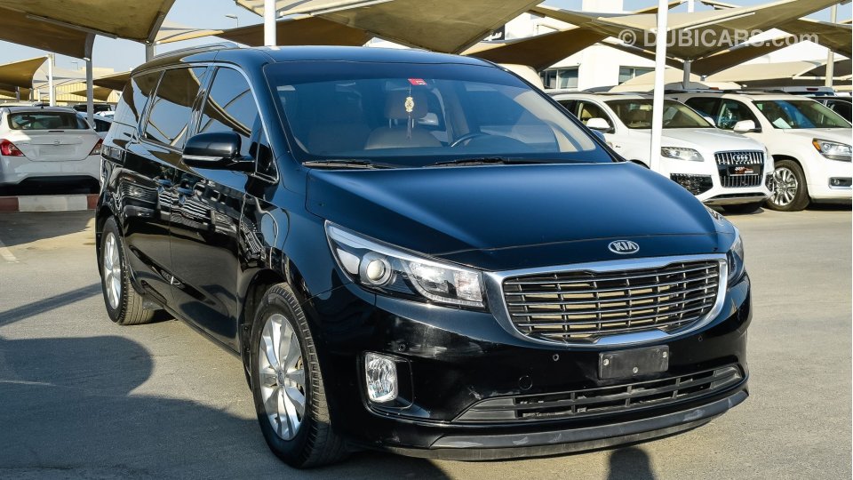 Kia Carnival Grand for sale: AED 62,000. Black, 2018