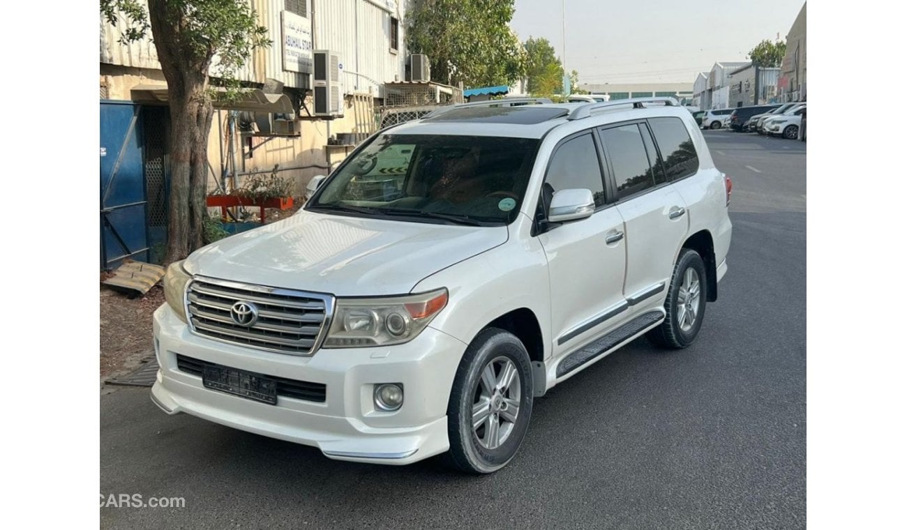 تويوتا لاند كروزر Toyota Land Cruiser 2014 GXR v8