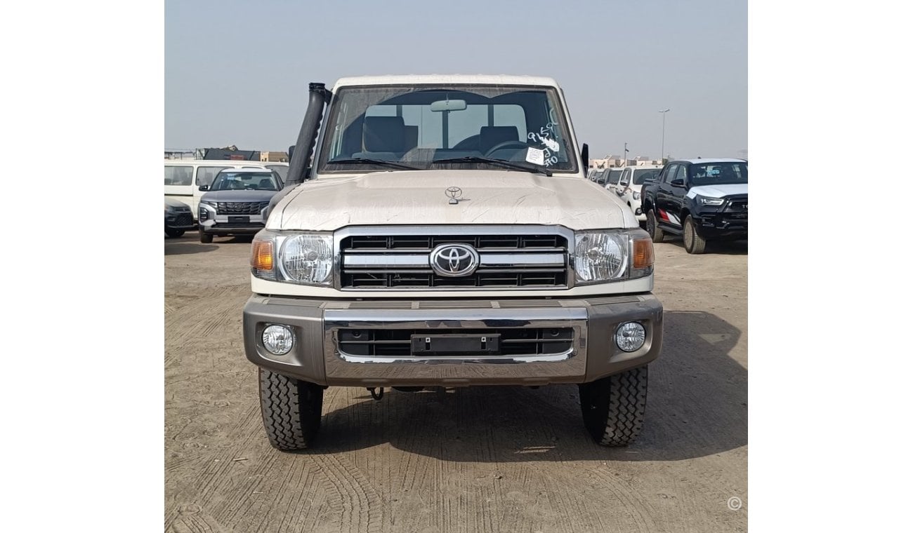 تويوتا لاند كروزر بيك آب 4.2L Diesel, M/T, 4x4, Double Tank & Fog Lights(CODE # 67788)