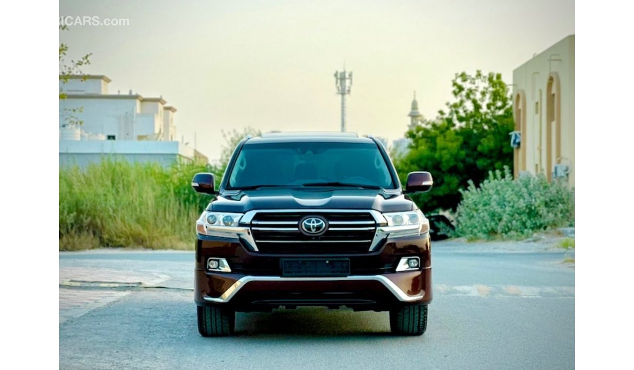 Toyota Land Cruiser 2018 VXR V8 5.7 Full Options