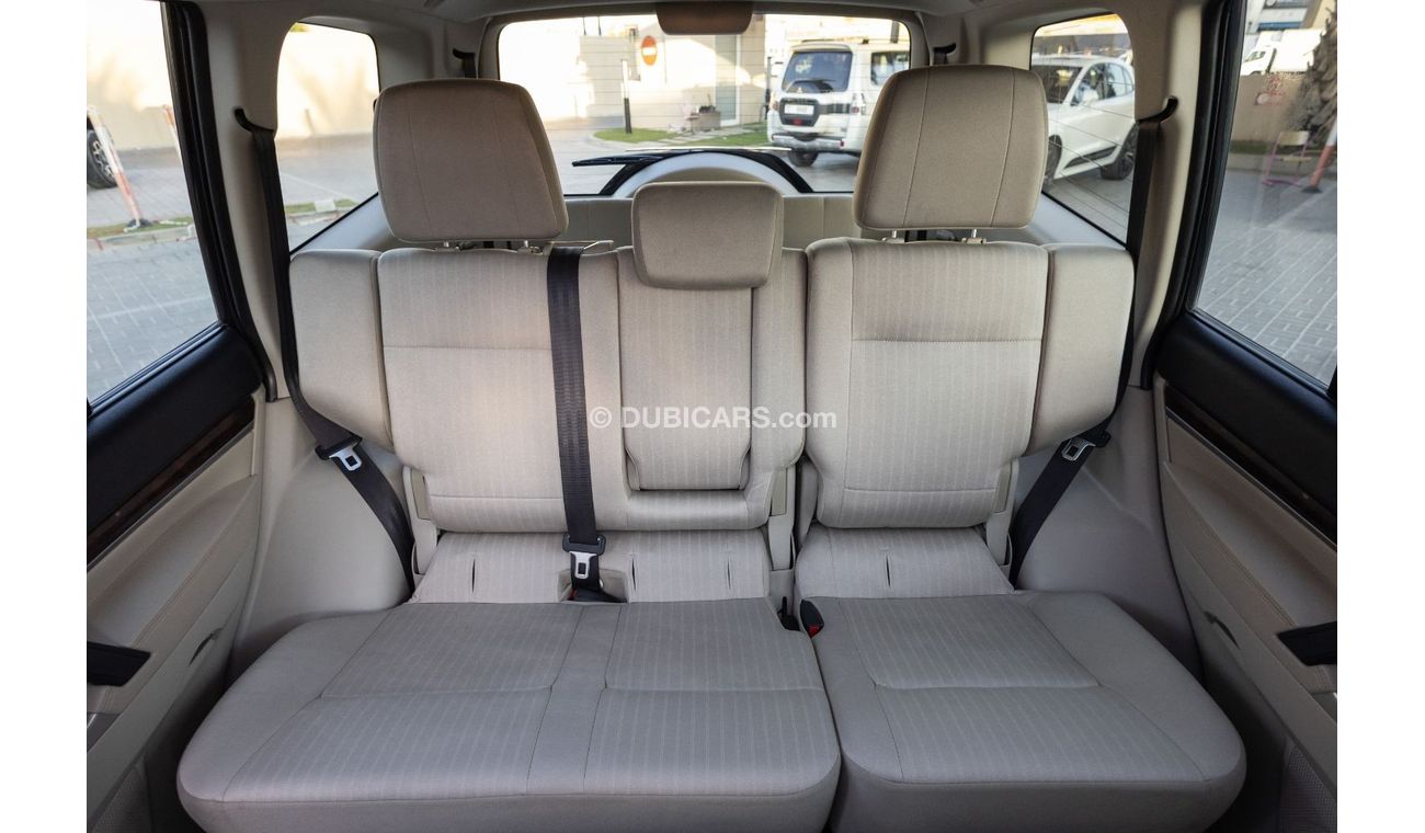 ميتسوبيشي باجيرو GLS Mid 3.5L (189 HP) (7 Seater) Mitsubishi Pajero GLS 2017 GCC under Warranty with Flexible Down-Pa