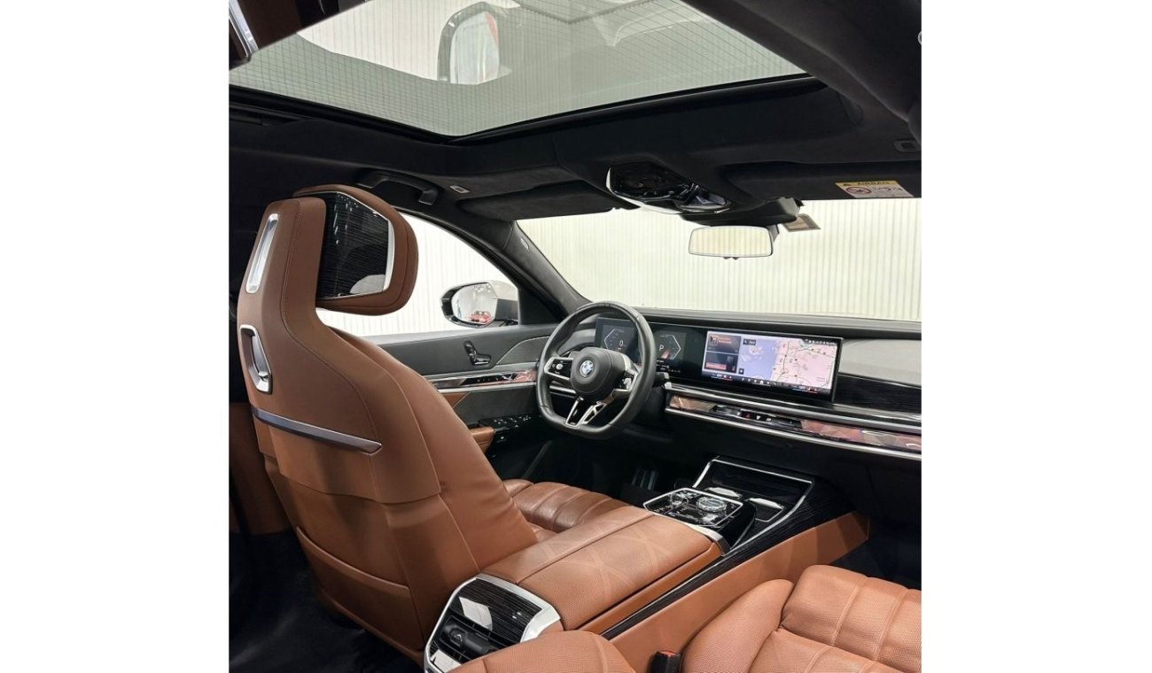 بي أم دبليو 740Li 2023 BMW 740li M-Sport, Feb 2028 BMW Warranty + Service Pack, Full Options, Low Kms, GCC