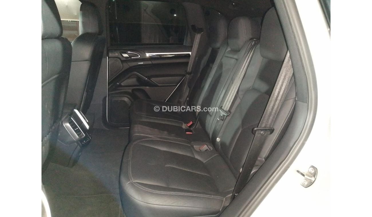 Porsche Cayenne S 4.8L , WITH SUNROOF, BLACK LEATHER AND MORE…