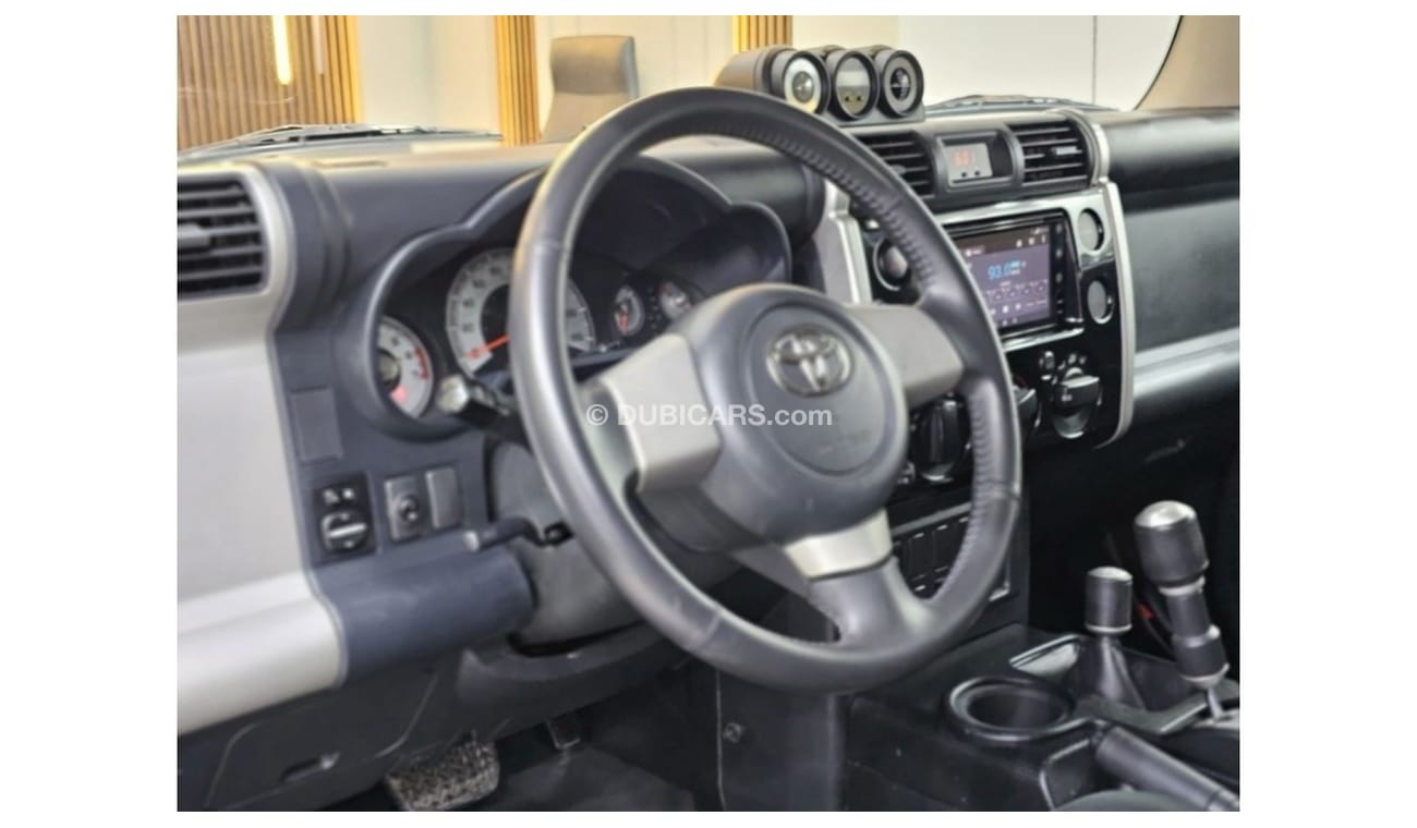 Toyota FJ Cruiser GXR 2018 GCC V6 FULL OPTION WITH WARRANTY