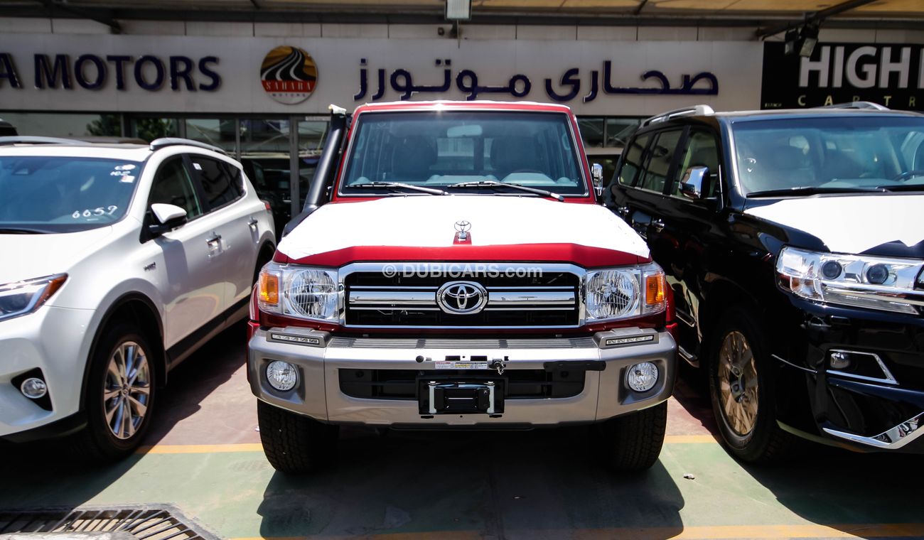 Toyota Land Cruiser LC76 Hardtop V6 4L  Export only