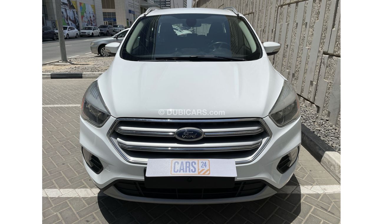 Used Ford Escape 1500 2017 for sale in Dubai - 444211