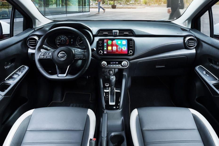 Nissan Almera interior - Cockpit