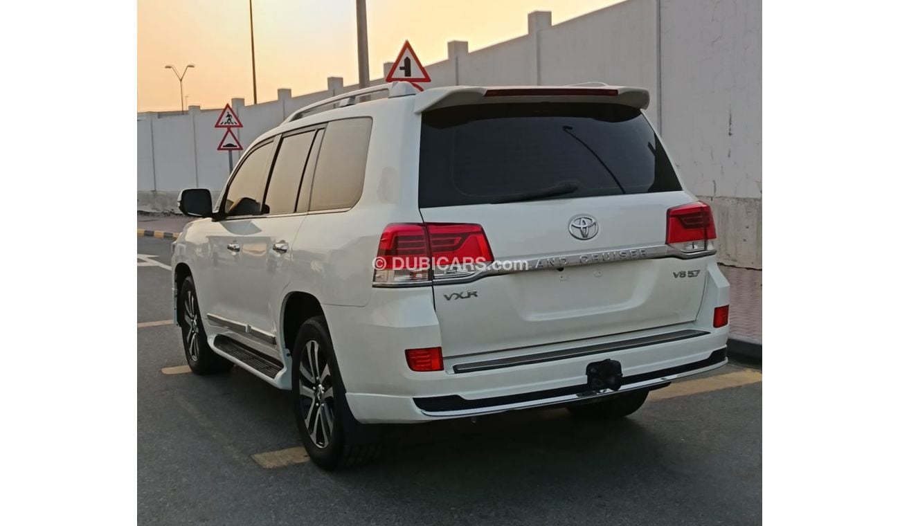 Toyota Land Cruiser GXR 5.7L 4WD