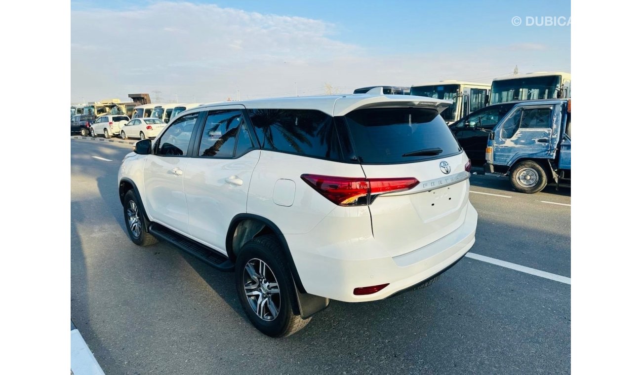 تويوتا فورتونر Toyota Fortuner 2022 V4  2.8 Diesel Right Hand Driver