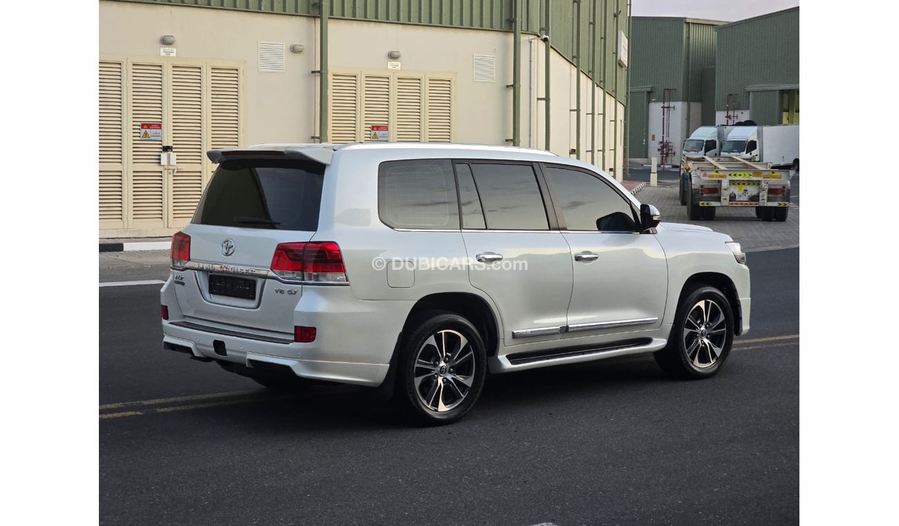 تويوتا لاند كروزر VXR 5.7L 4WD Toyota Land Cruiser VXR 5.7 S