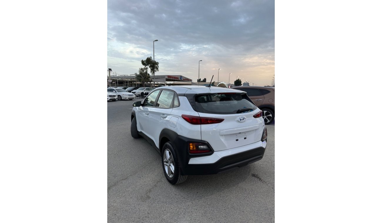 Hyundai Kona car in good condition Hyundai Kona, 2021 with engine capacity 2.0 4wd