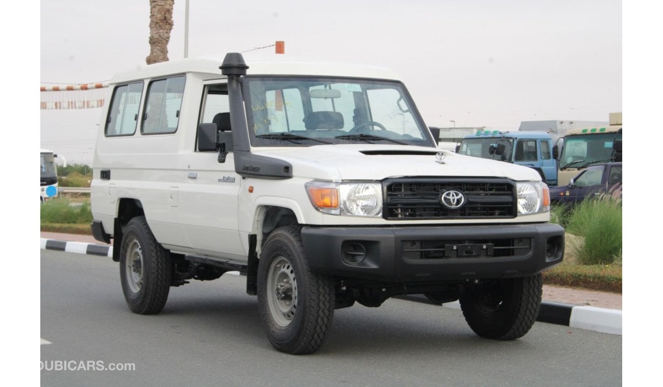 Toyota Land Cruiser Hard Top TOYOTA LANDCRUISER 78 4.5L V8 DIESEL 9 SEATER TROOP CARRIER MANUAL