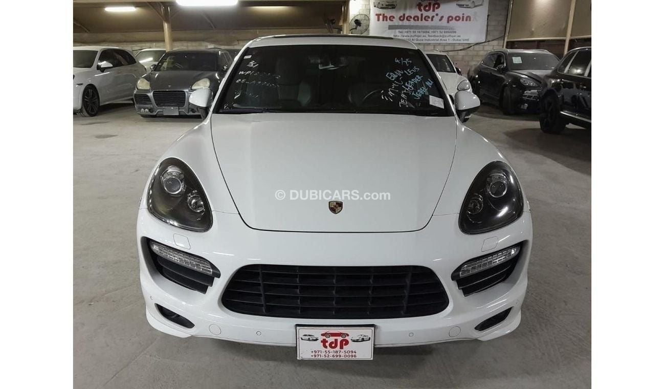 بورش كايان PORSCHE CAYENNE GTS 4.8L 2014, WITH PANORAMIC ROOF, PADDLE SHIFTER, GTS INTERIOR PACKAGE AND MORE..