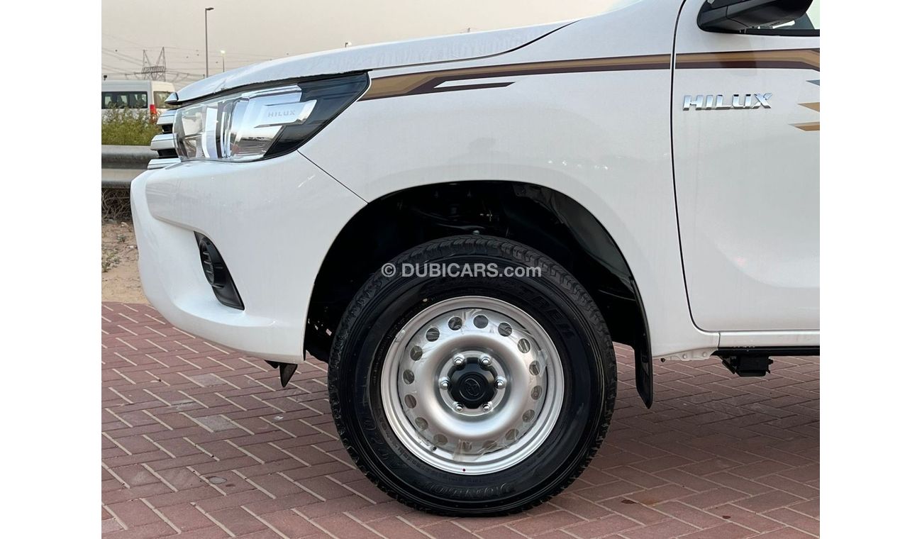 تويوتا هيلوكس HILUX SC 2.7L 4X4