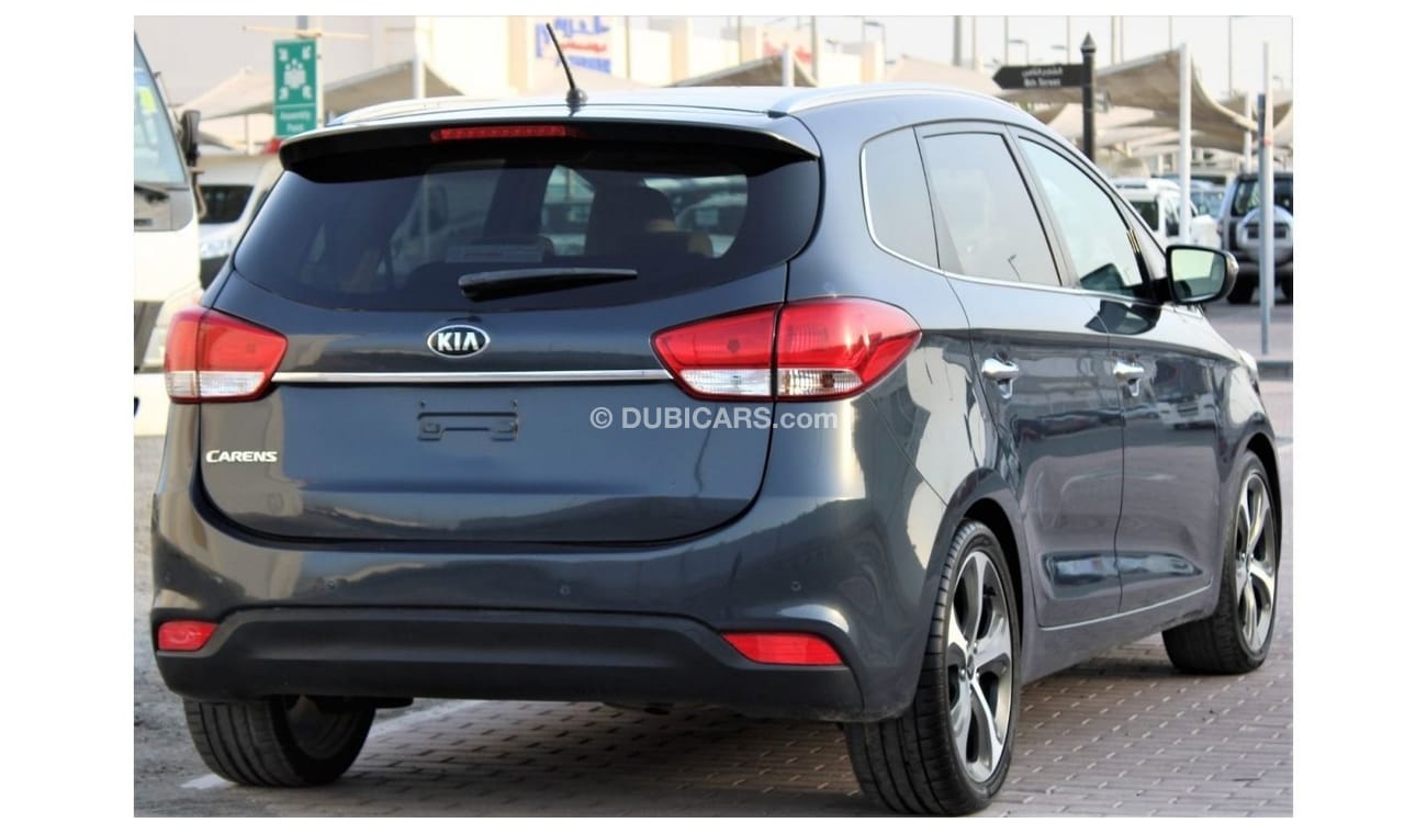 Kia Carens Kia Carens 2015 2000 CC GCC panorama in excellent condition without accidents very clean from inside