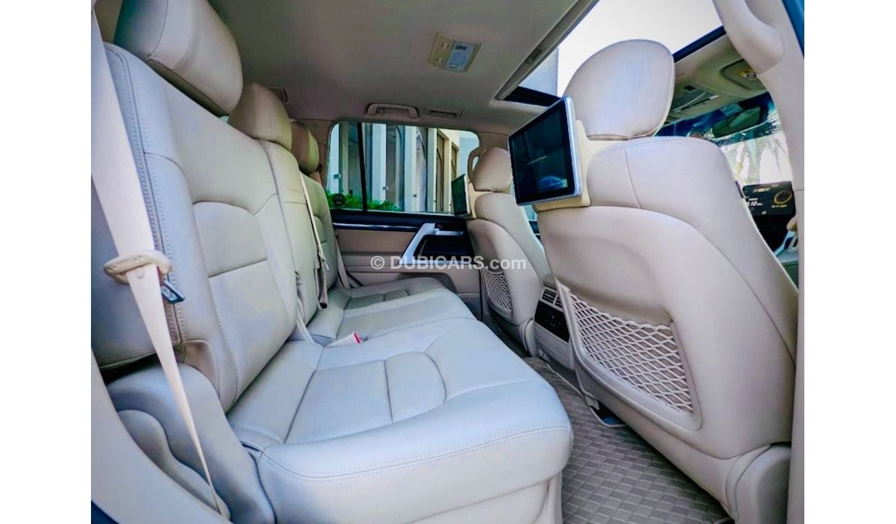 Toyota Land Cruiser 2019 VXR 5.7L 4WD Full Option Sunroof | Cool Box | Electric Seats | Leather Seats | Very Clean And P