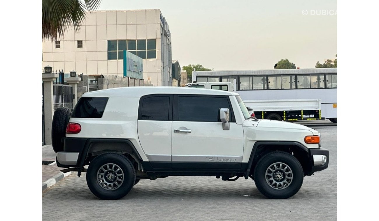 Toyota FJ Cruiser فل مواصفات خليجيه